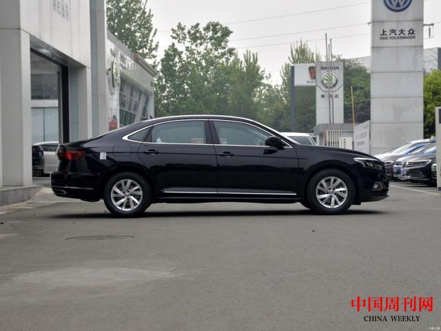 大眾帕薩特降至14.5W!品質比肩奧迪A4L,還在考慮選本田雅閣