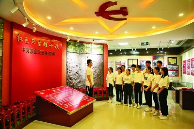 讓紅色文化在青年學子心中扎根 讓紅色文化在青年學子心中扎根