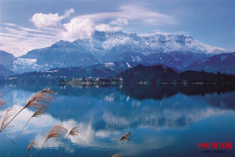 中國的桌山--眉山瓦屋山遠眺.jpg 中國的桌山--眉山瓦屋山遠眺.jpg