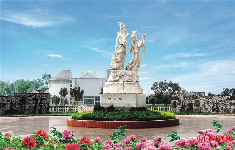 葛巾與玉坂雕塑.jpg 葛巾與玉坂雕塑.jpg