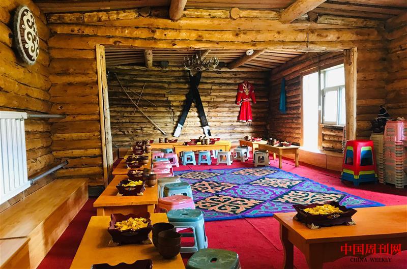 圖瓦人的木楞房?jī)?nèi).jpg 圖瓦人的木楞房?jī)?nèi).jpg