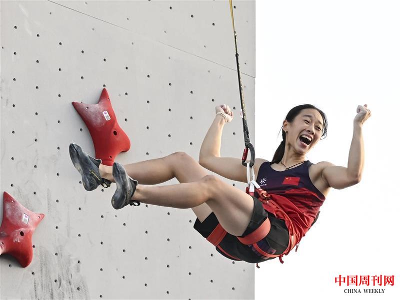在女子攀巖速度賽決賽中，中國選手周婭菲以6秒54的成績奪得冠軍2.jpeg
