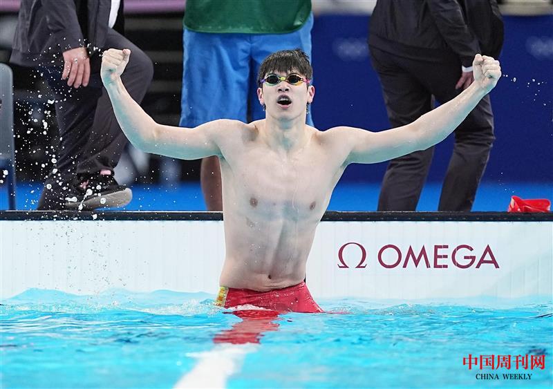 在男子100米自由泳大戰(zhàn)中，19歲的潘展樂將新的世界紀(jì)錄定格在46秒40.jpeg