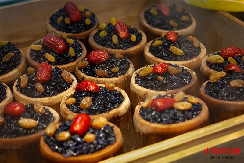 攝圖網(wǎng)_501679205_南京特色美食烏飯團(tuán)(企業(yè)商用).jpg 攝圖網(wǎng)_501679205_南京特色美食烏飯團(tuán)(企業(yè)商用).jpg