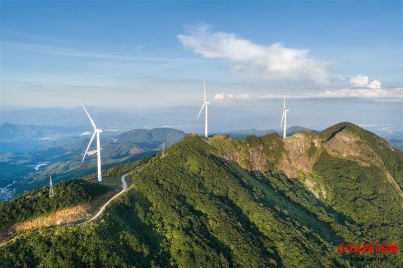 攝圖網(wǎng)_501658436_廣東河源缺牙山風(fēng)力發(fā)電機(jī)(企業(yè)商用).jpg 攝圖網(wǎng)_501658436_廣東河源缺牙山風(fēng)力發(fā)電機(jī)(企業(yè)商用).jpg